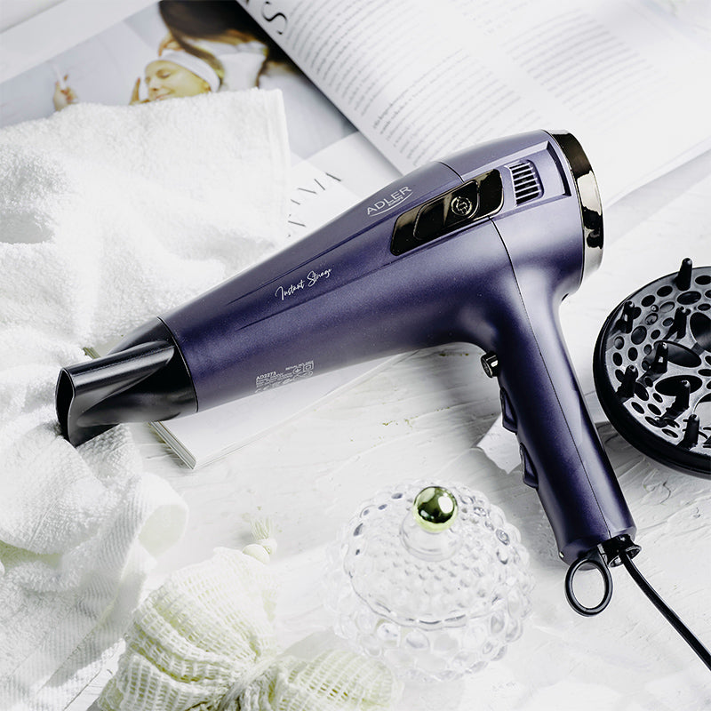 Uscator Par Cablu Retractabil 2400W Adler