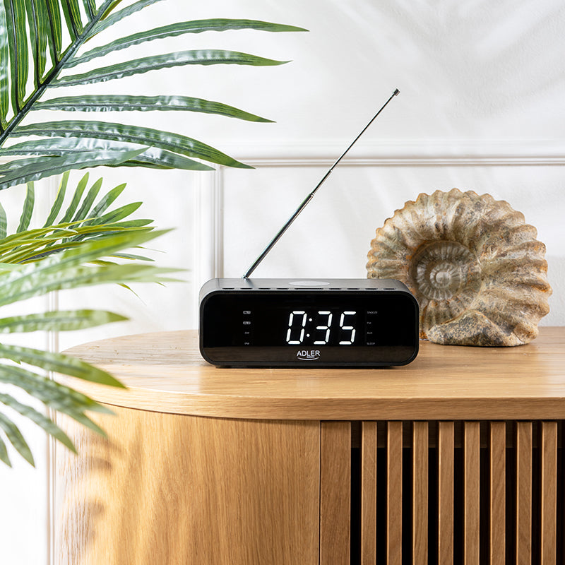 Radio cu ceas negru Adler AD 1192 cu Bluetooth, radio FM, alarma si incarcare wireless