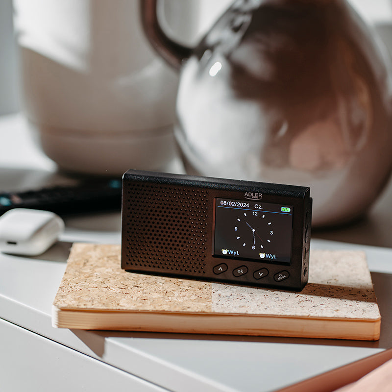 Radio portabil cu ceas Adler AD 1198 cu Bluetooth, radio FM, alarma si afisaj LCD