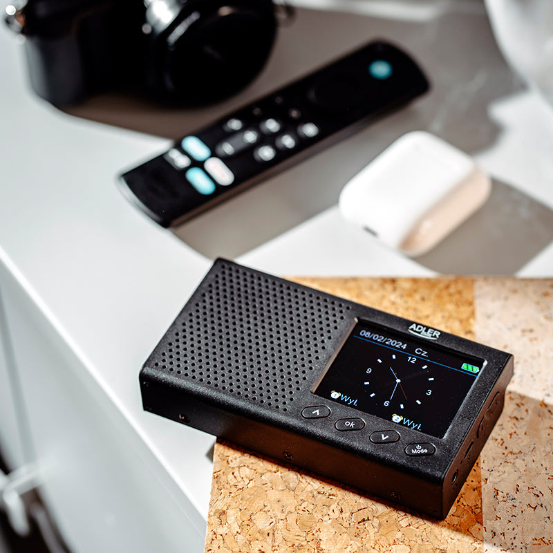 Radio portabil cu ceas Adler AD 1198 cu Bluetooth, radio FM, alarma si afisaj LCD