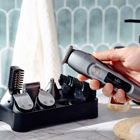 Multigroom Set Ingrijire 6 in 1 Adler AD 2944 cu afisaj LCD, USB si Rezistenta la Apa